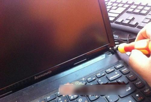 笔记本电脑怎么换屏?笔记本拆机换屏图文教程介绍