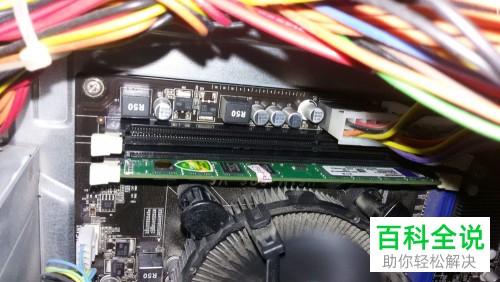 打开电脑后屏幕不显示键盘灯也不亮如何解决