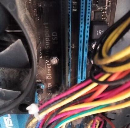 电脑开不了机显示无信号怎么办