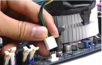 电脑开机后显示CPU Fan Error错误提示的解决方法