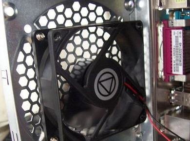 电脑硬盘发出噪音怎么办