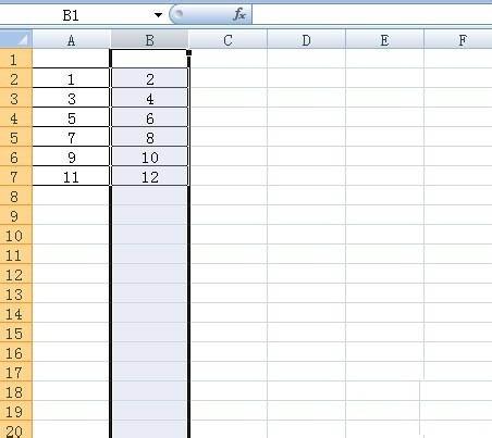 excel怎么将两列数据变成一行数据呢?