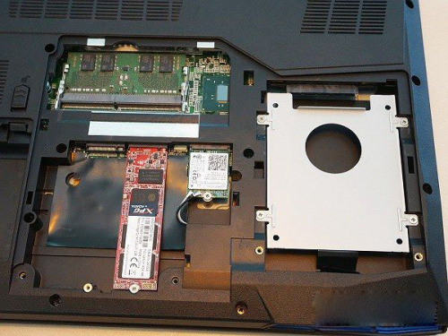 机械师F117怎么升级内存硬盘?