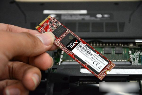 机械师F117怎么升级内存硬盘?