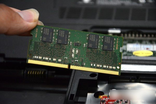 机械师F117怎么升级内存硬盘?