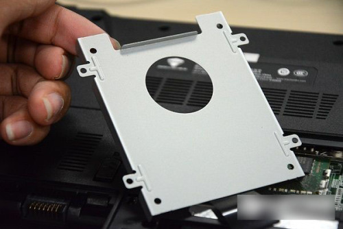 机械师F117怎么升级内存硬盘?