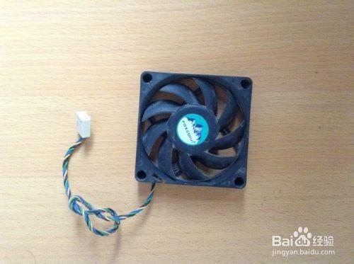 机箱嗡嗡狂响原因竟是风扇 怎样为电脑的风扇加油?