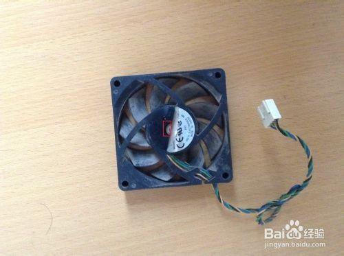 机箱嗡嗡狂响原因竟是风扇 怎样为电脑的风扇加油?