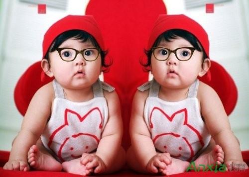 可牛影像制作双胞胎宝宝图