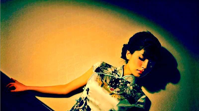 可牛影像怎么给图片制作反转负冲效果?