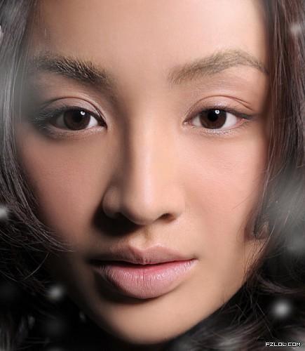 美图秀秀制作美女透白皮肤照片