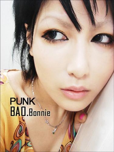 美图秀秀打造朋克妆容:变身时尚杂志模特