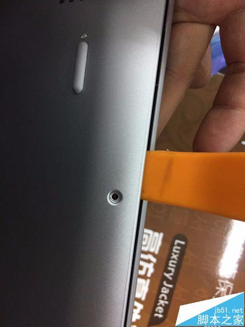 联想yoga710 14笔记本怎么拆机更换内存?