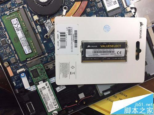 联想yoga710 14笔记本怎么拆机更换内存?