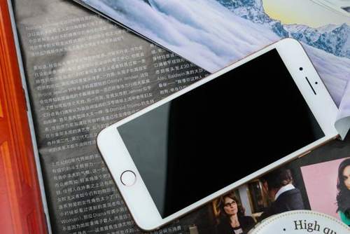 苹果8p屏幕黑屏无反应怎么解决（苹果8黑屏打不开怎么办但没关机）