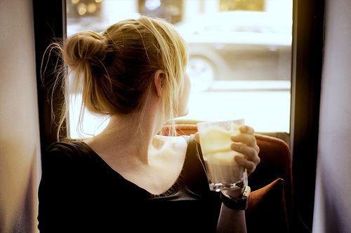 伤感爱情QQ个性签名:我介意的是你的谎话骗不了我