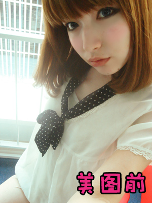 使用美图秀秀的自动抠图功能换背景实例