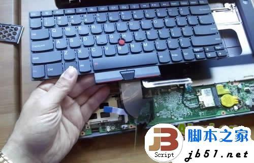 ThinkPad E40 笔记本详细拆机方法(图文教程)