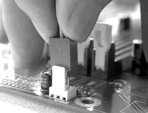 图文教程:安装P4散热器