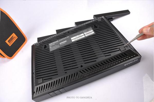 网件R8500夜鹰X8路由器内部做工怎么样