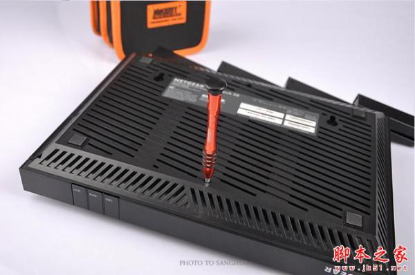 网件R8500夜鹰X8路由器内部做工怎么样