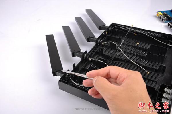 网件R8500夜鹰X8路由器内部做工怎么样