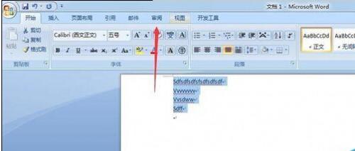 word文档中英文字母下的波浪线如何去掉?