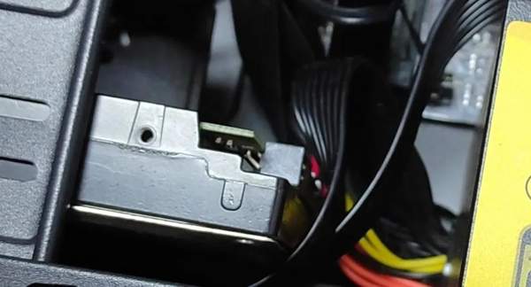 新的机械硬盘装上后显示不出来（为什么机械硬盘装好了没有显示）