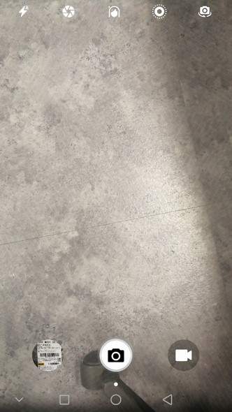 相机显示屏四周有黑边（相机拍照下面有黑边）